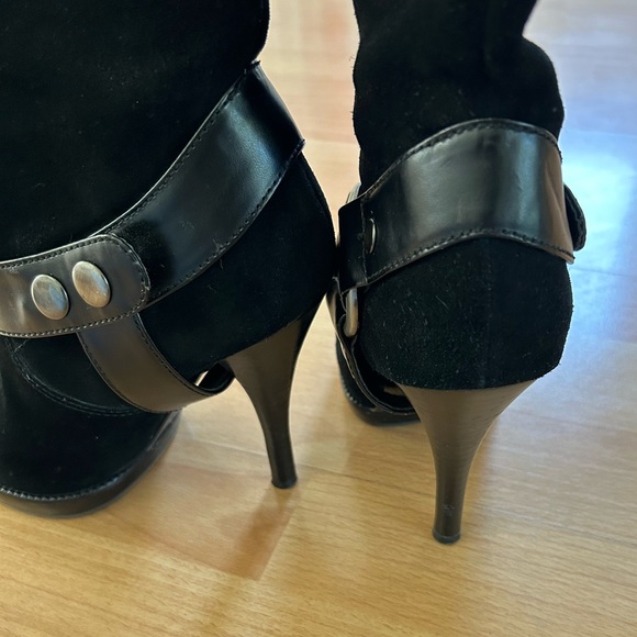 BCBG Sirlo Black Suede Boot Size 6 - Picture 4 of 6
